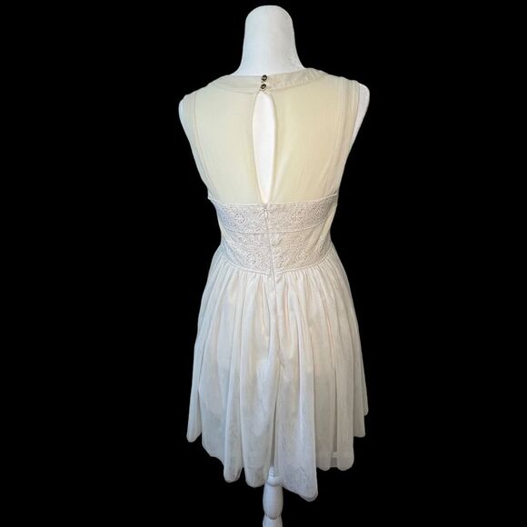 Gianni Bini Champagne Tulle Mini dress in Size Medium - Picture 5 of 15